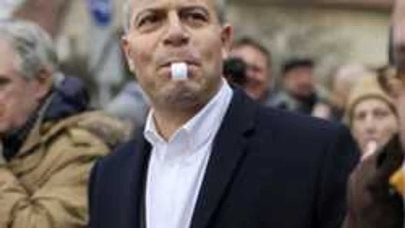 Új botrány a baloldalon: Az MSZP-sek kifütyülték Juhász Péteréket