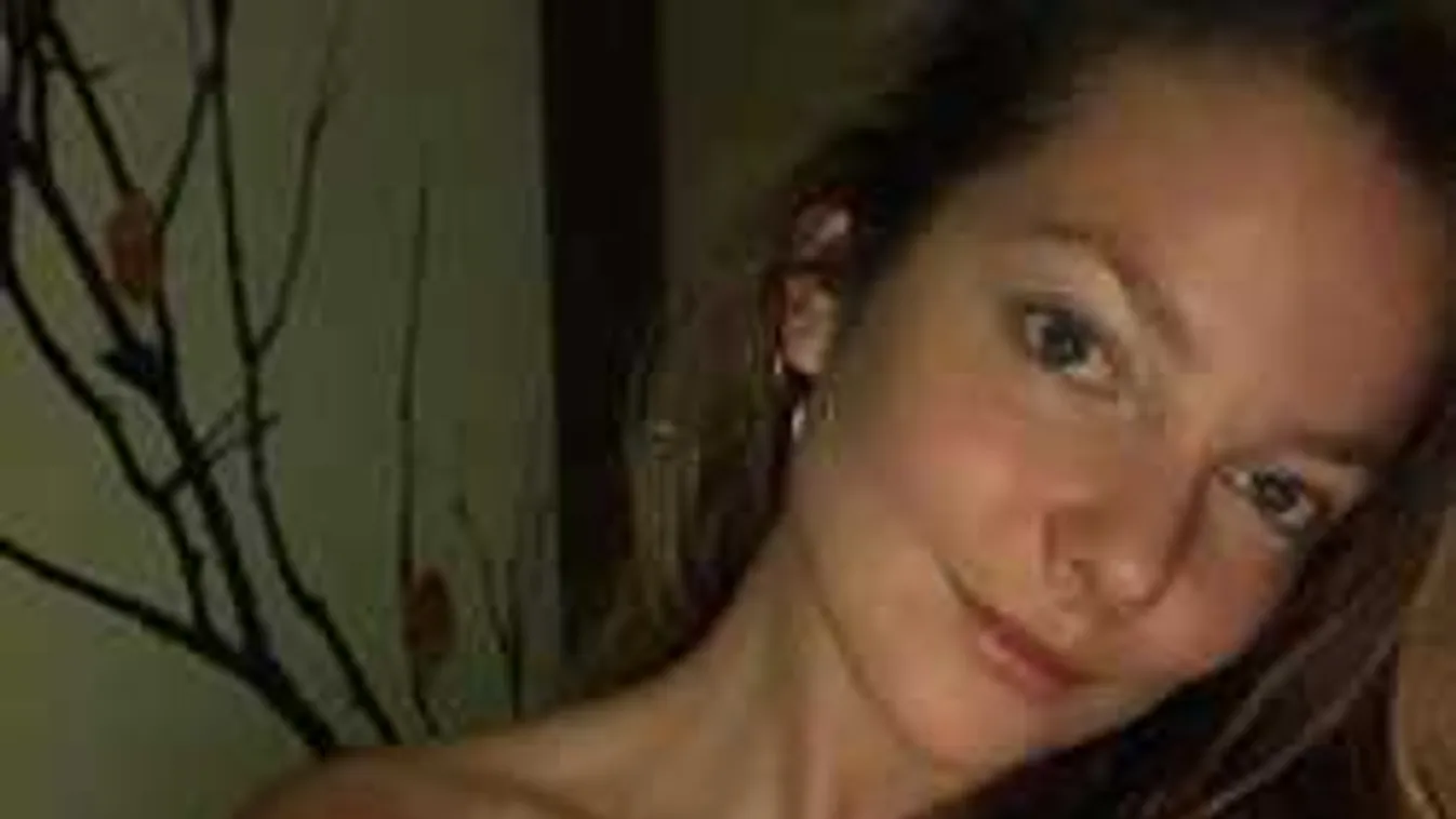 Ledobta a melltartót, nem rejtegeti tovább kebleit a magyar modell