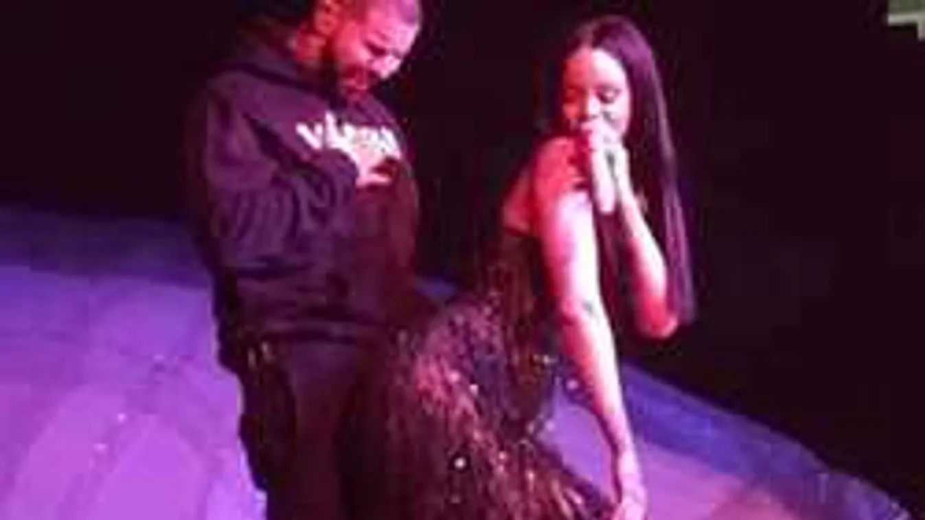 Botrány! Kiakadtak a rajongók Rihanna túl szexi színpadi produkcióján