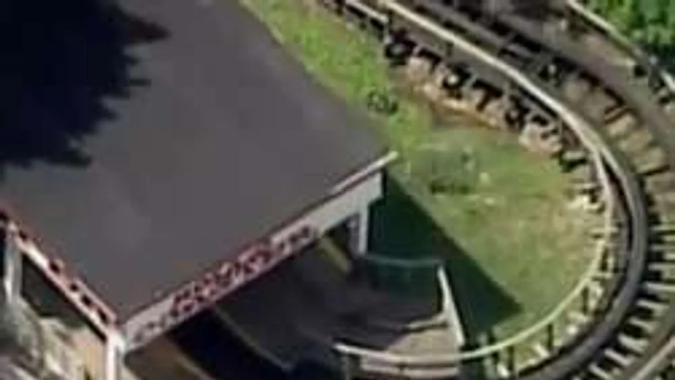 Kizuhant a hullámvasútból egy kisfiú