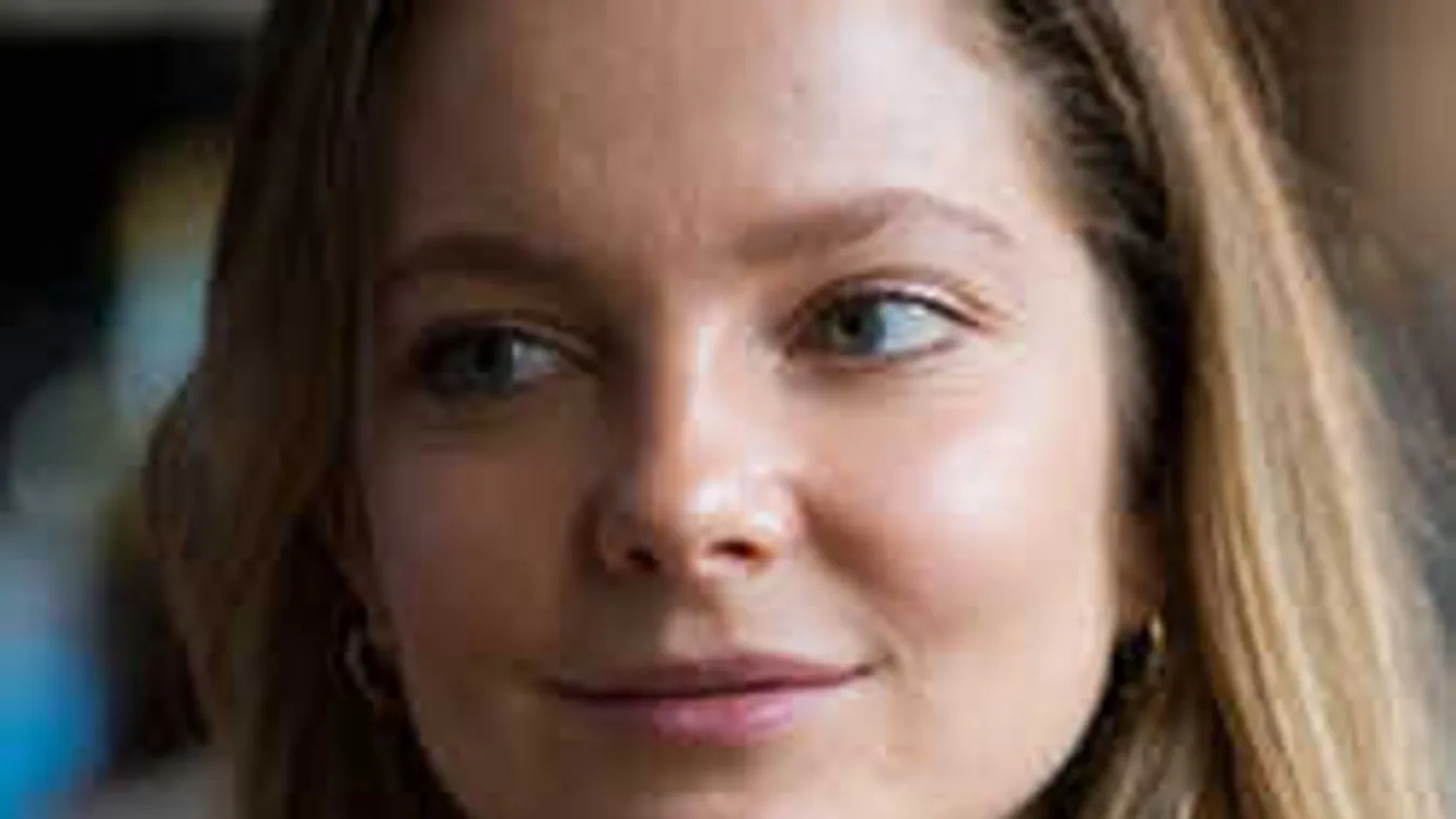 Furcsa dolgot művelt Mihalik Enikő a fürdőszobában, lefotózták