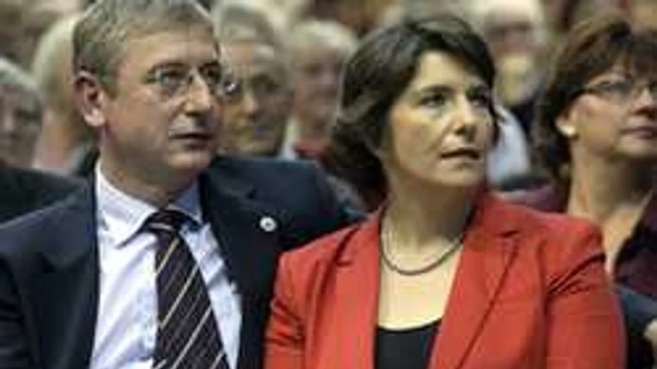 Pénzmosás: Dobrev Klára barátnőjét is körözi az Interpol