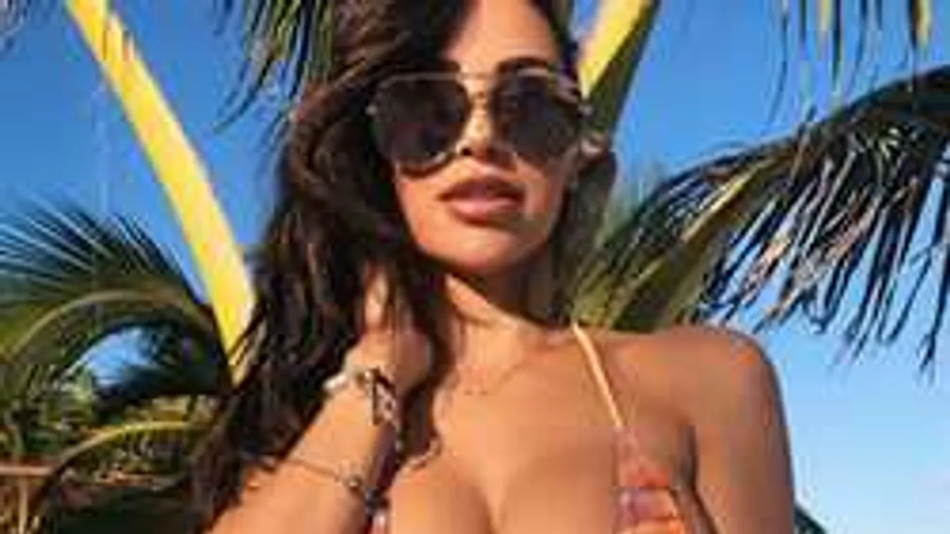 Gömbölyű keblek, zuhany után lesték meg a félmeztelen sportolónőt