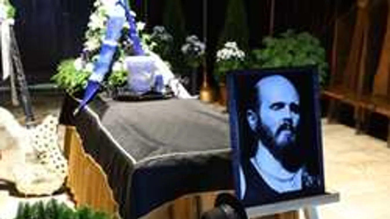 A sírnál omlott össze Som Lajos édesanyja: Képtelen belenyugodni a döntésbe