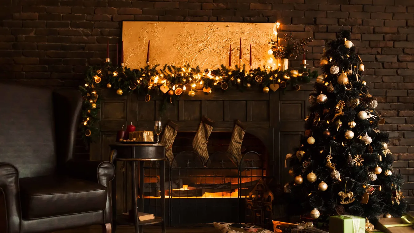 Beautiful,Holdiay,Decorated,Room,With,Christmas,Tree,With,Presents,Under