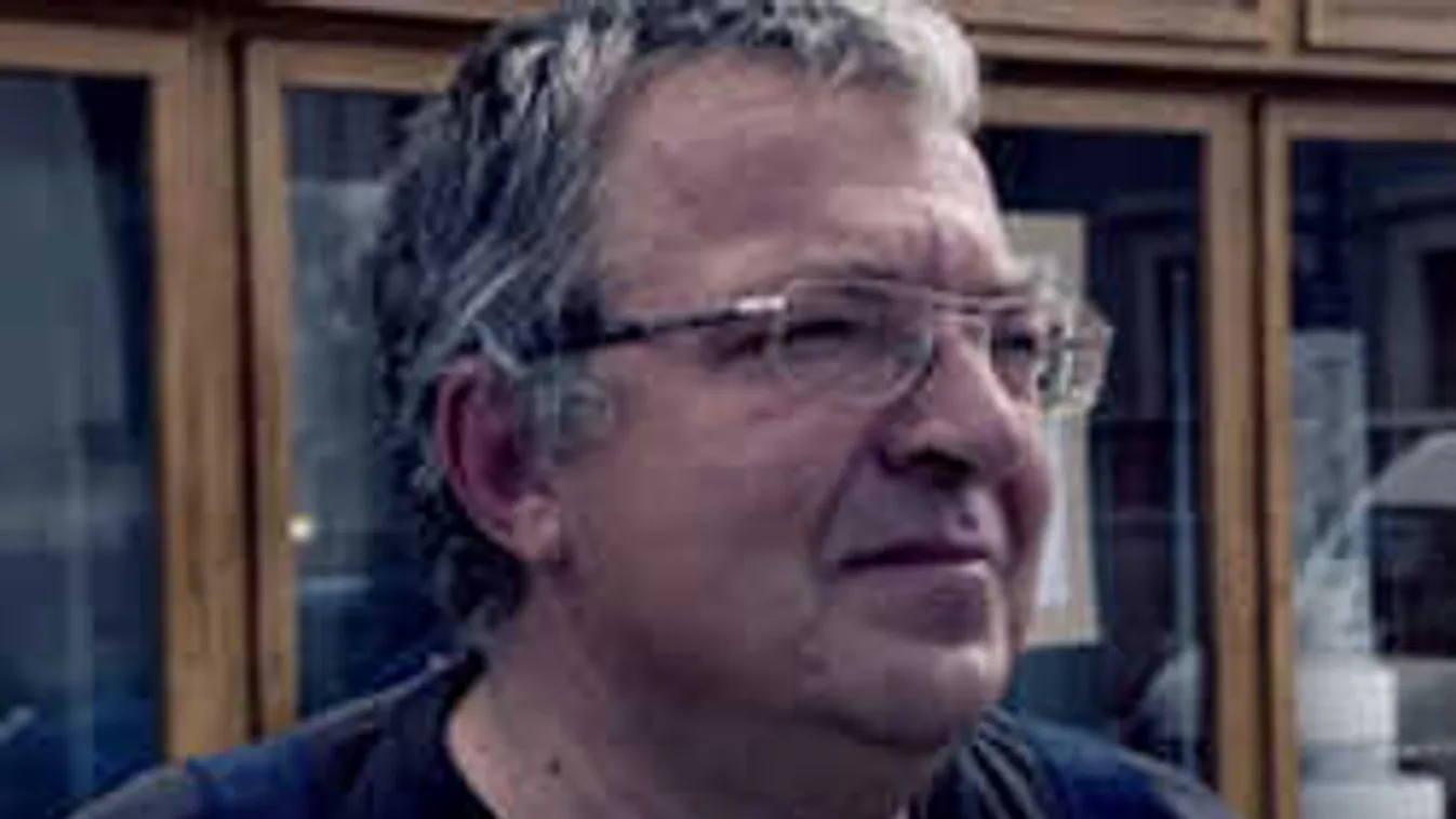 Kilóra vásárolja fel a kisgazdákat Simicska és a Jobbik