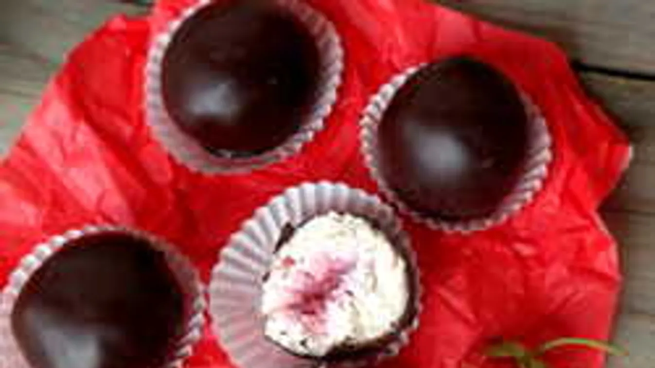 Diétás csúcsdesszert! Tarol a csokoládés-epres túróbomba