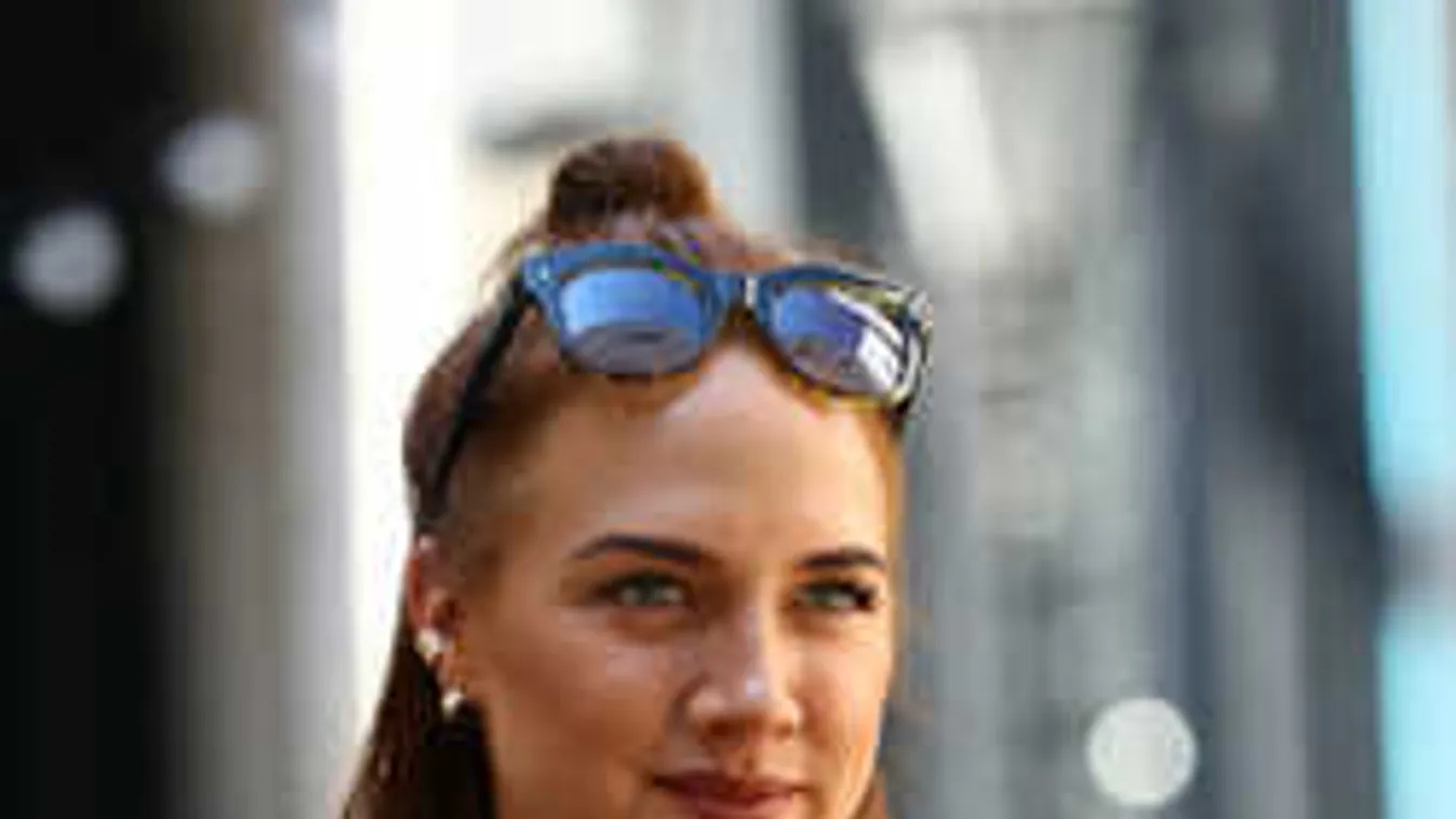 Megdöbbentek a rajongók, 17 éves fotó került elő Tóth Gabiról