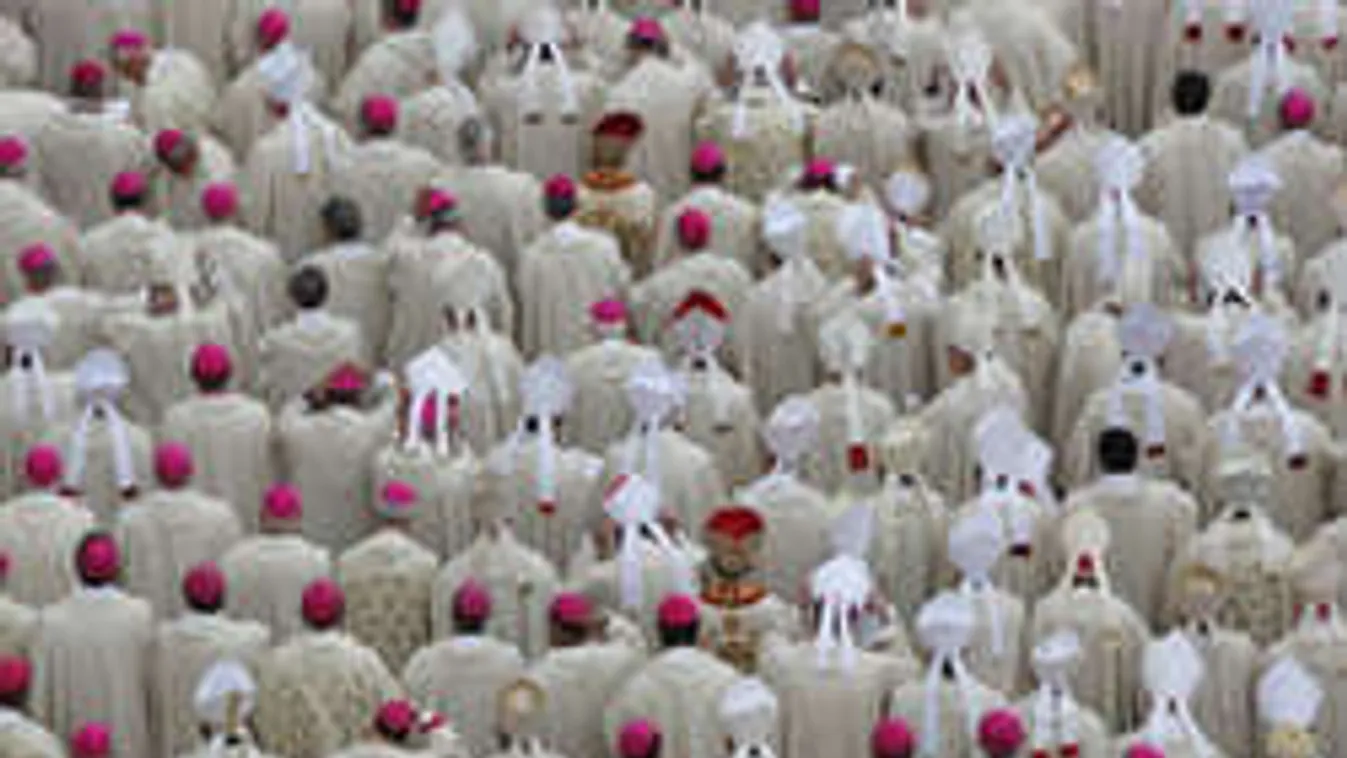 Vatikáni bíborost hallgatnak meg pedofília-ügyben