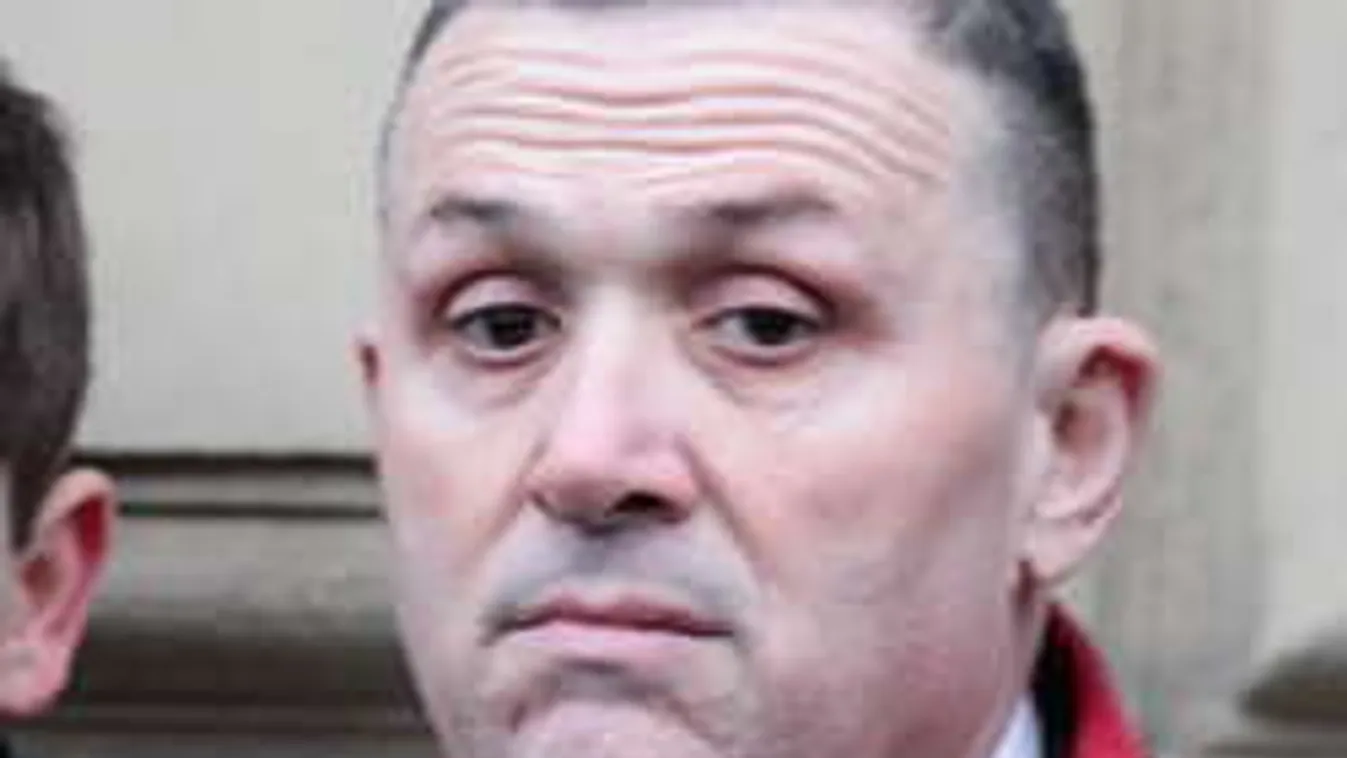 Zokniból varrt magának szemmaszkot a börtönben Lagzi Lajcsi