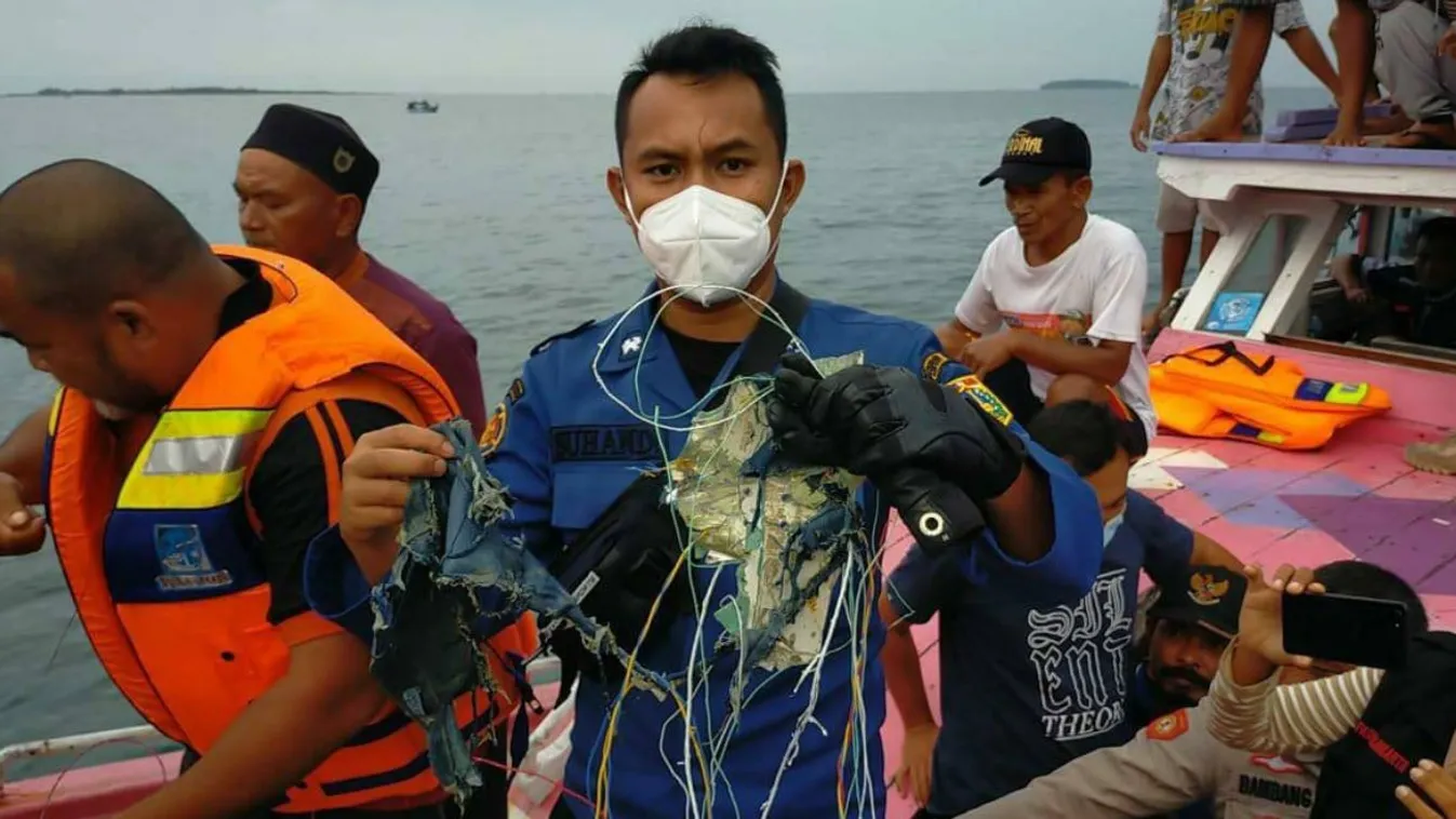 Szörnyű légi katasztrófa: lezuhant az utasszállító, mindenki meghalt – fotók