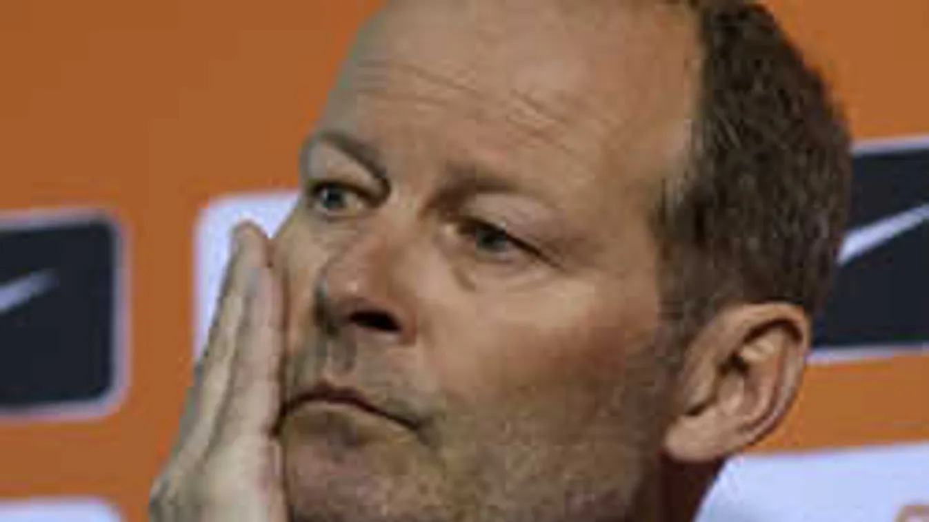 Betelt a pohár, kirúgták a szövetségi kapitányt!