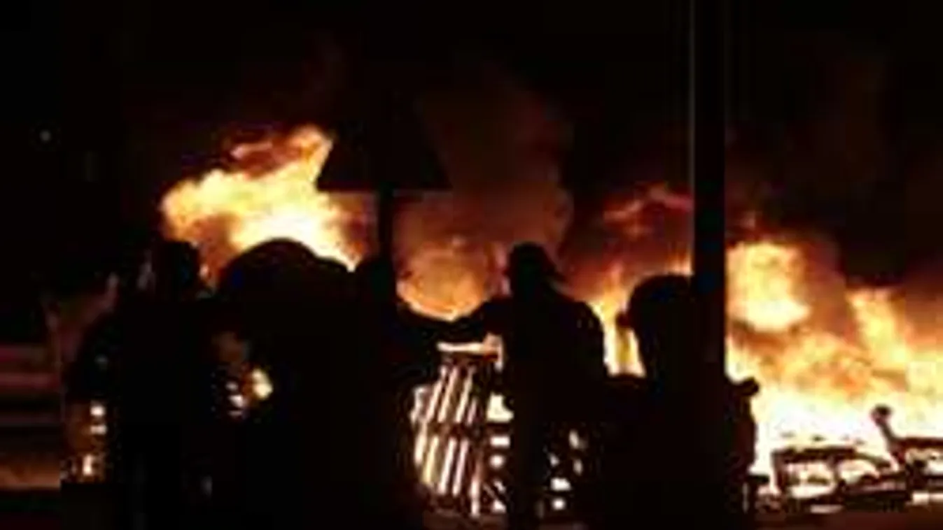 Újra lángol Párizs, rendőrök verték a börtönőröket