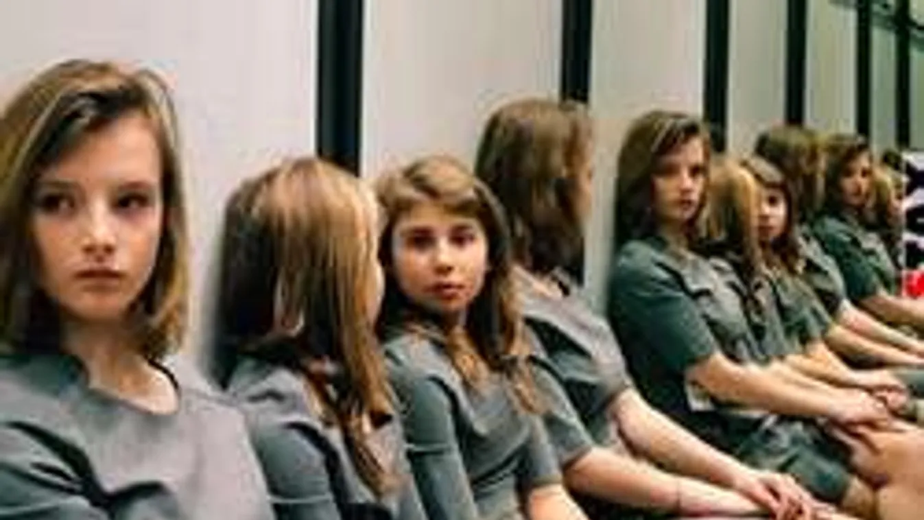 Felrobbantotta a netet a tinilányok fotója