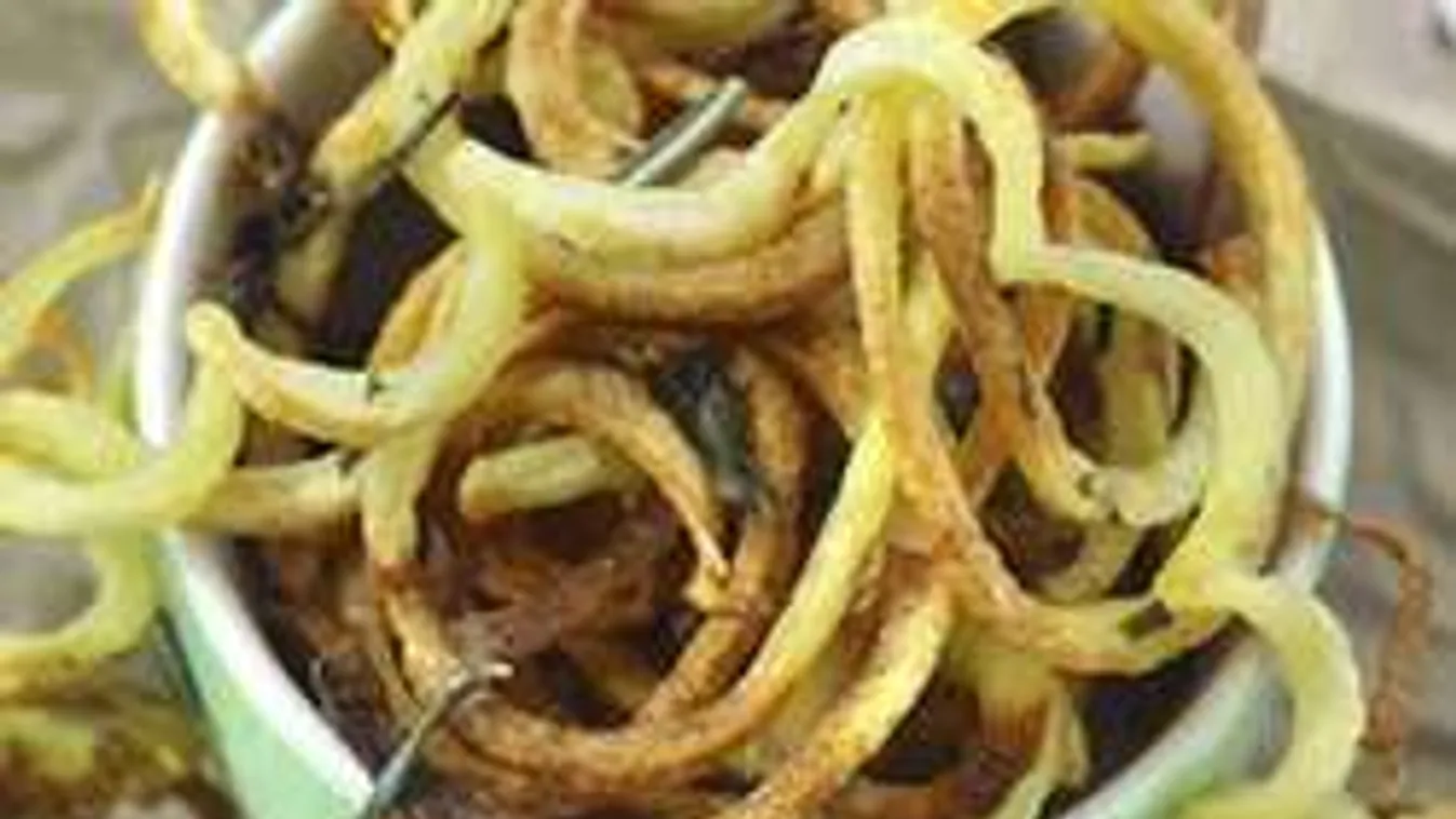 Felejtsd el a szalmakrumplit! Itt az egészséges cukkiniropogós!