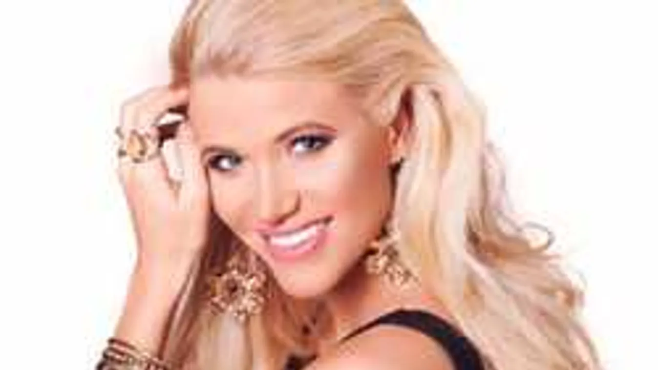 Elképesztően dögös: falatnyi bikiniben mutatta meg kerek melleit a magyar luxusfeleség