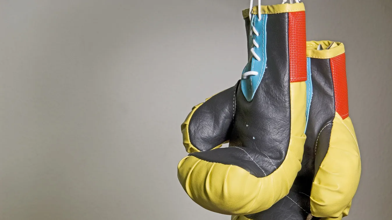 Megcsókolta ellenfelét a női bokszoló, aztán elfajultak a dolgok