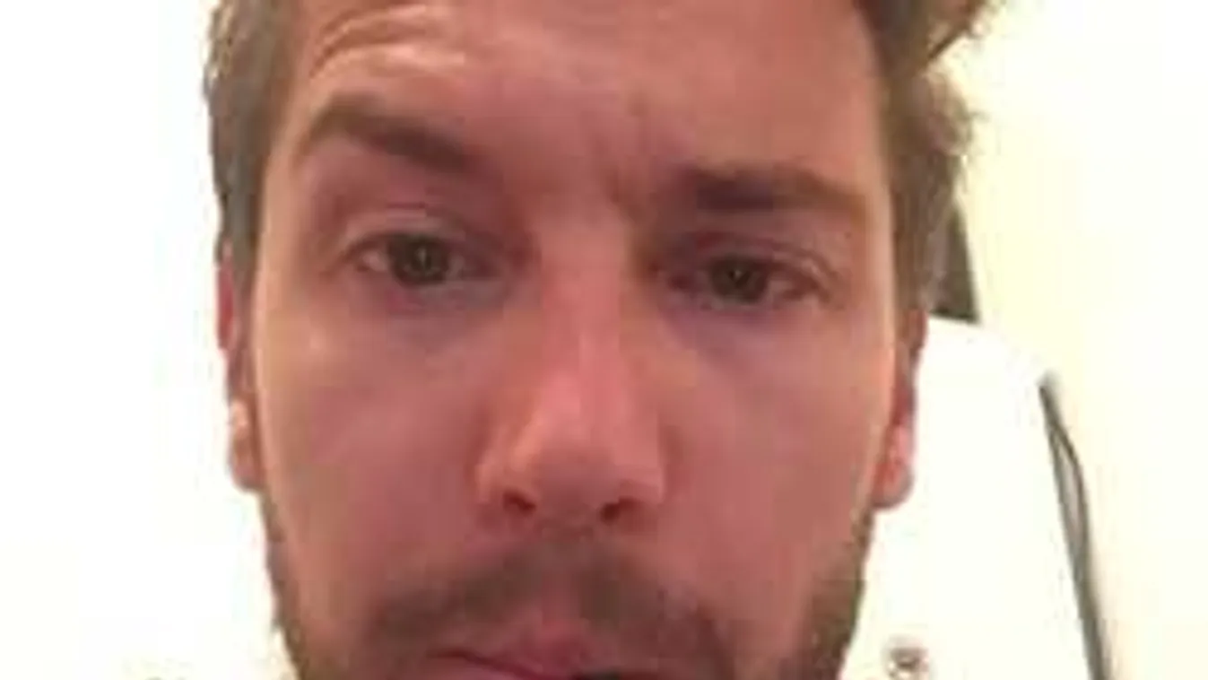 Sokatmondó üzenet: Tusup már nyilvánosan sem vállalja a tetkóit