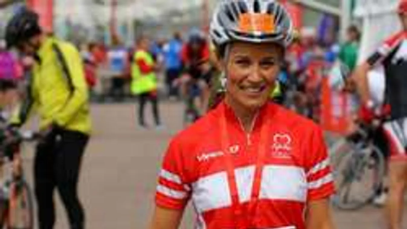 Próbálj meg nem Pippa Middleton lábai közé nézni! - Fotó