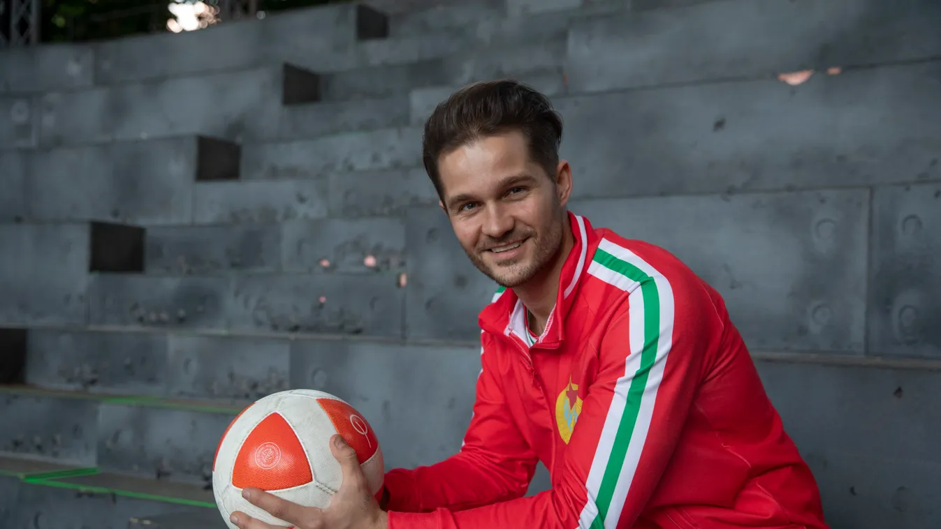 A Puskást alakító Veréb Tamás bevallotta: szinte alig focizott életében