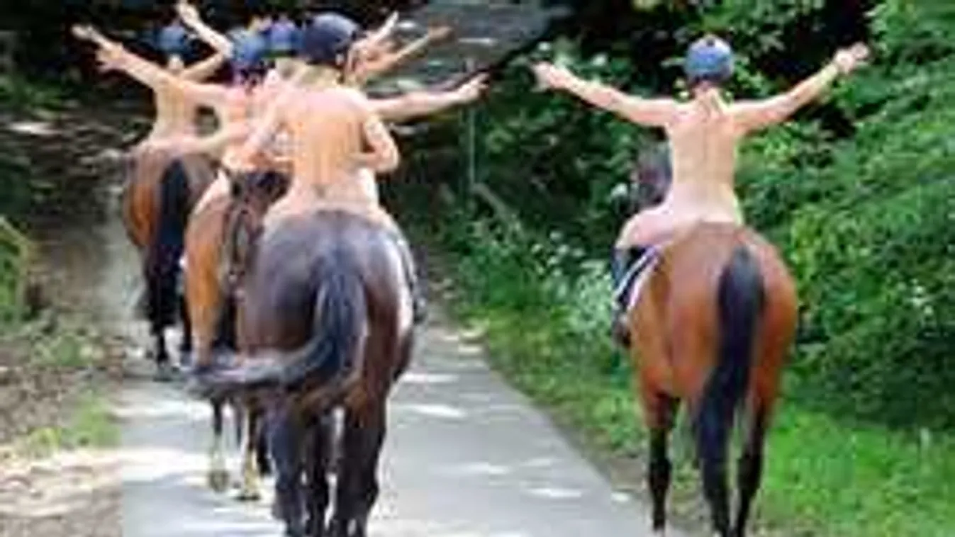 Bevállalták, meztelenül lovagoltak a dögös zsokék