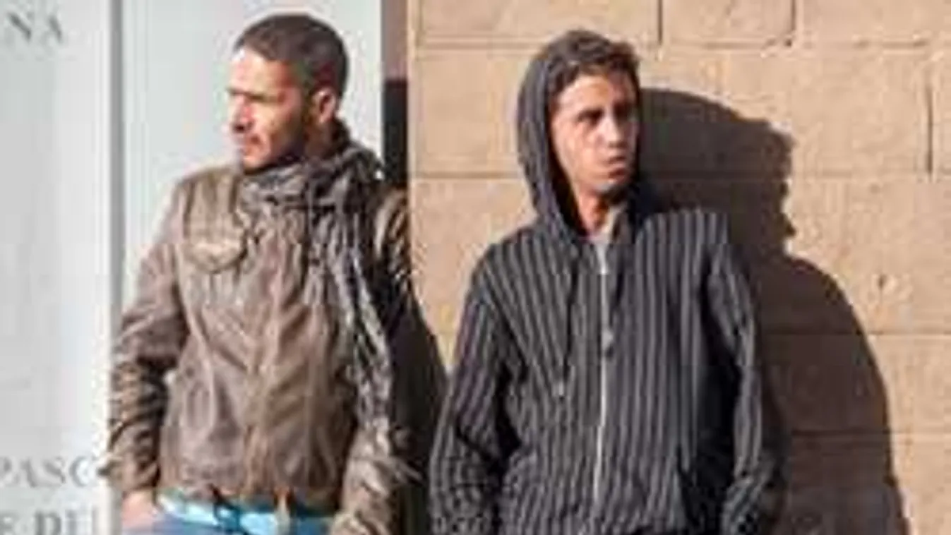 Bolond világ: Migránsok százai alig várják, hogy letartóztassák őket!