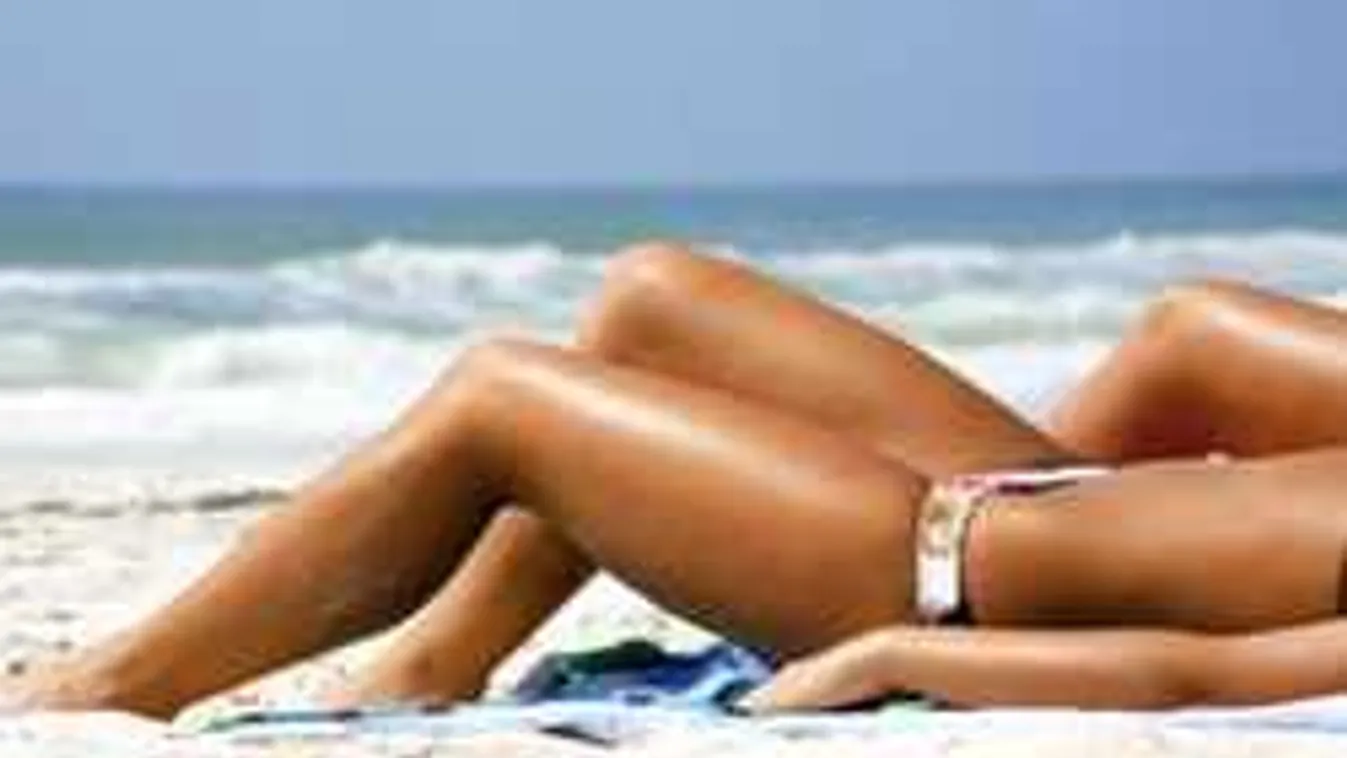 A teraszon meztelenkedett a fiatal modell a szomszédok legnagyobb örömére