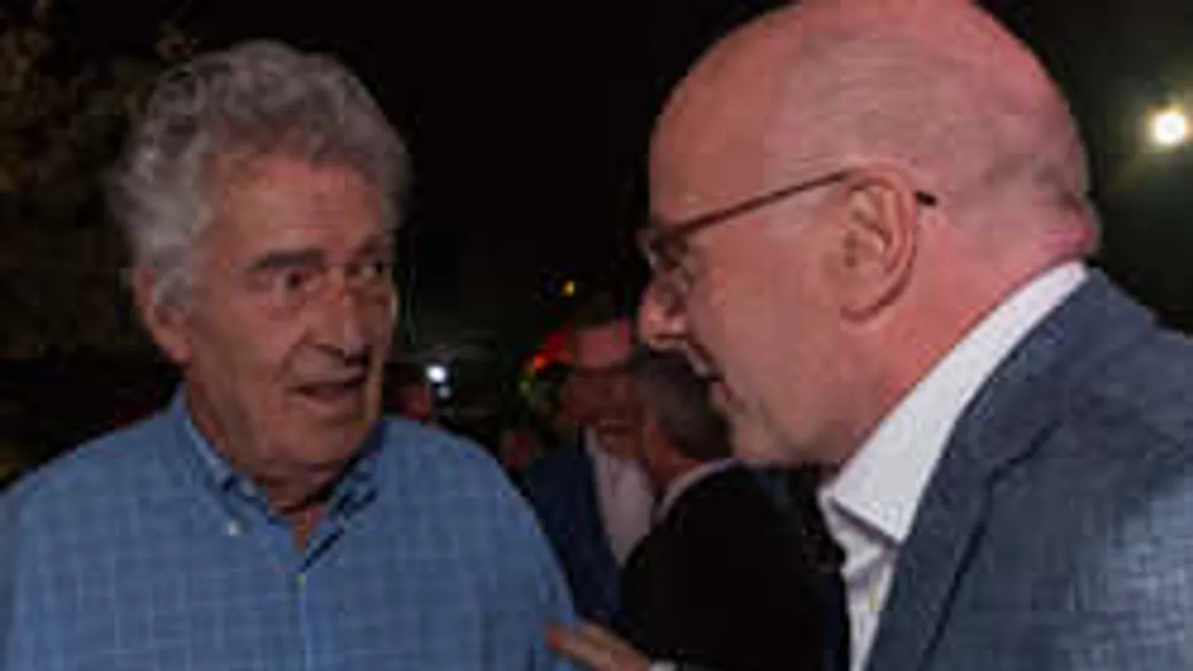 Nem hordja jegygyűrűjét, és külön alszik a legendás tévés