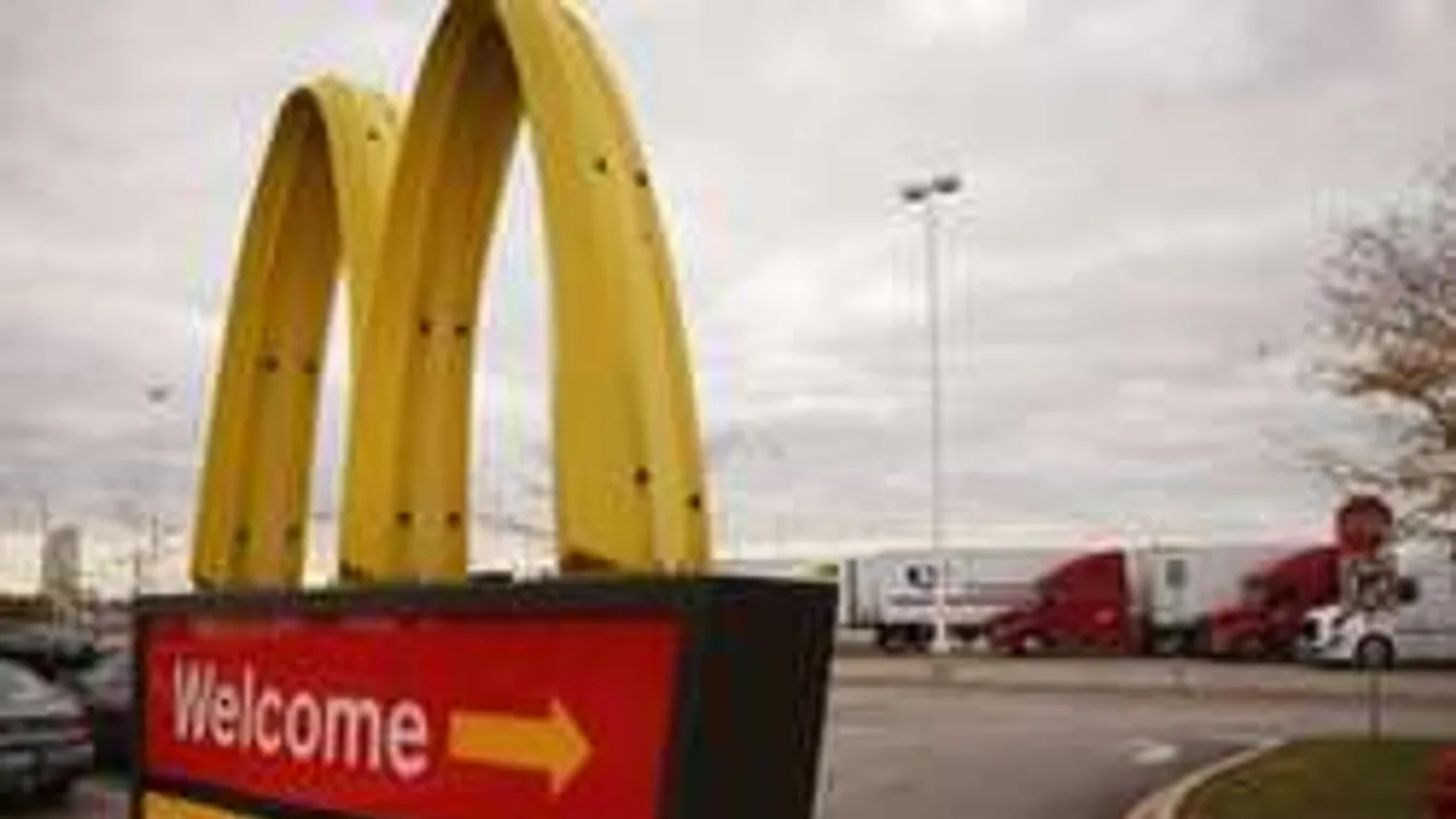 Valaki megőrült a Mekinél?! Gofris csirkével kísérleteznek