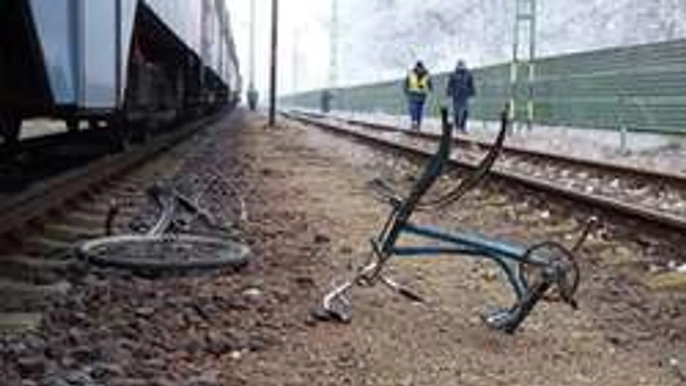 Tragikus fotók: vonat gázolta halálra a biciklist