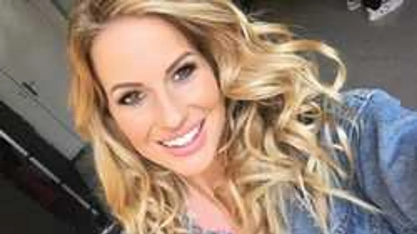 Intim fotó, félmeztelenül kapták le a magyar műsorvezetőnőt