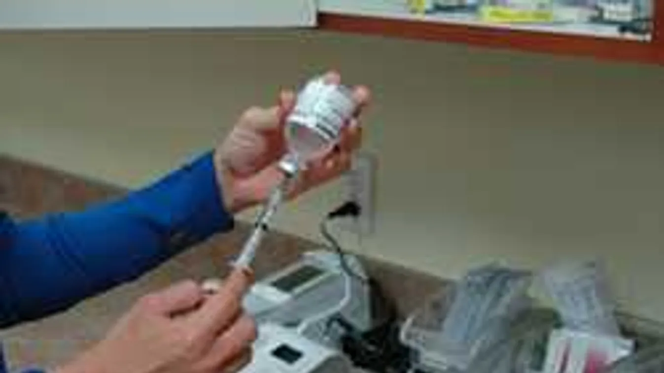 A napokban kapják meg emelt bérüket az egészségügyi szakdolgozók