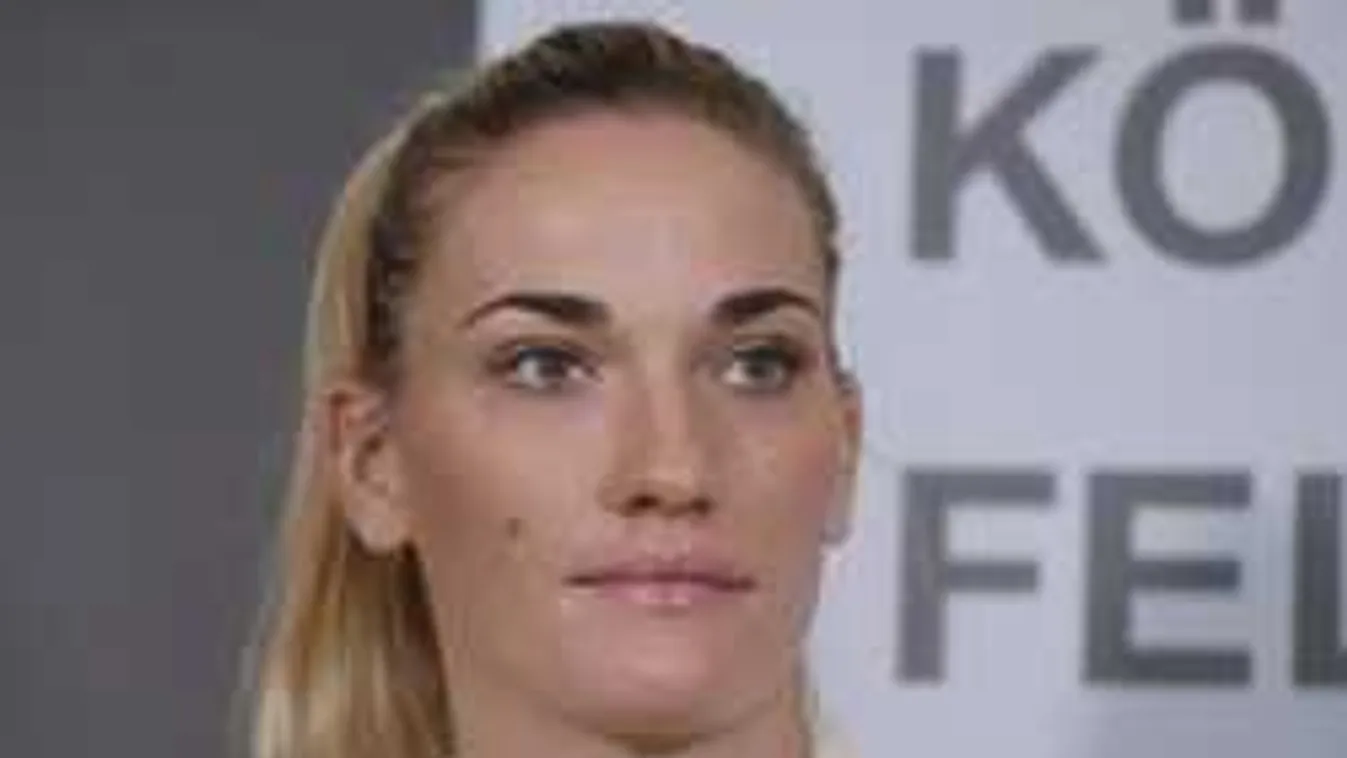 Dögös fotó: bikinire vetkőzött a népszerű magyar sztár