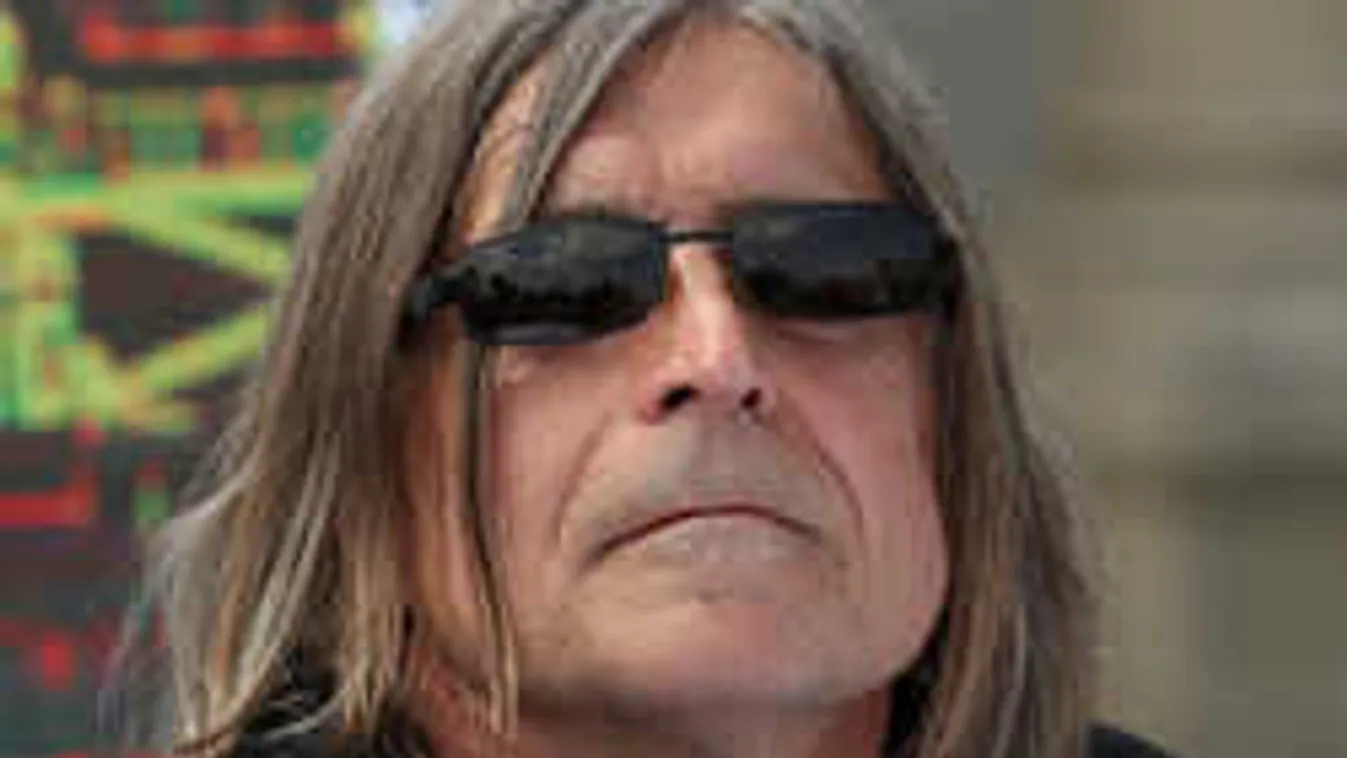 Könnyfakasztó üzenettel búcsúzott kollégájától Révész Sándor