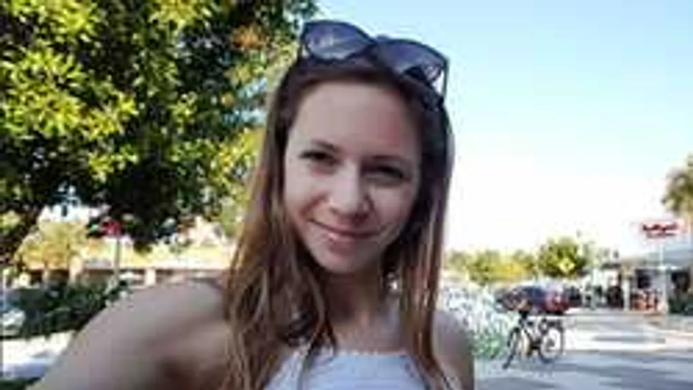 Kínzó kérdés: Ezen a képen volt bugyi Kapás Bogin, vagy sem?