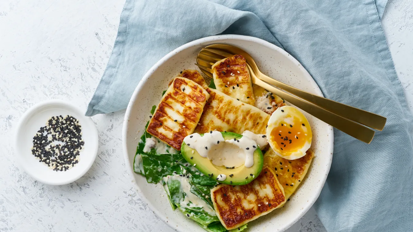 Keto,Ketogenic,Diet,Soft,Boiled,Eggs,With,Grilled,Haloumi,,Avocado