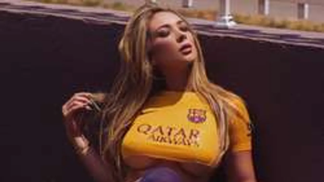 Nagymellű, pucér álomnő dobja be mindenét a csapatért- fotók