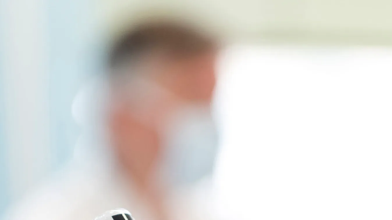 Családi háborúkat okoz az oltásellenesség – 8 személyes sztori