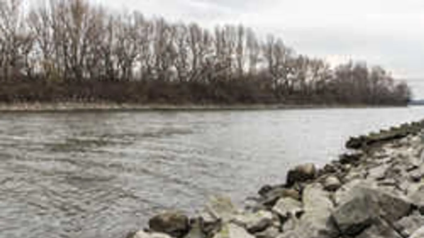 Készültség Pozsonynál, meghaladta a Duna vízszintje a 6,5 métert