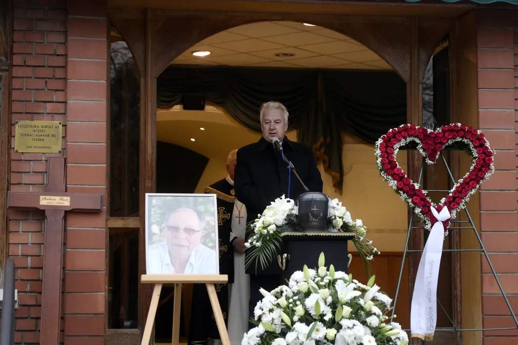 Semjén Zsolt miniszterelnök-helyettes is a búcsúztatók között volt (Fotó: MTI / Koszticsák Szilárd)