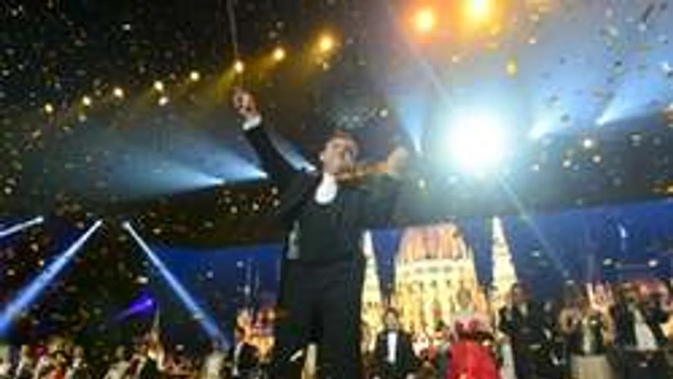 Az elmúlt 8 évben, már több mint százezren köszöntötték az új évet Mága Zoltán hegedűművésszel!