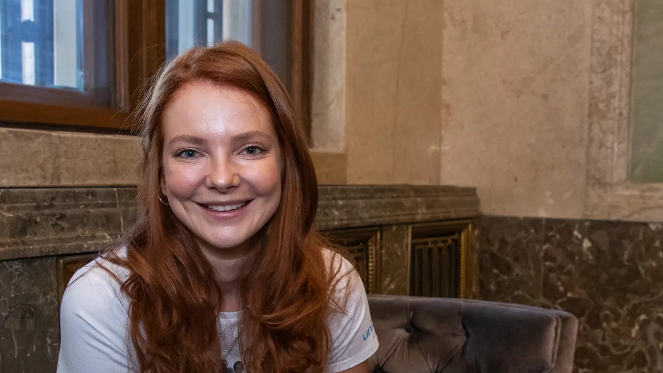 Mihalik Enikő kisbabát vár és férjhez ment.