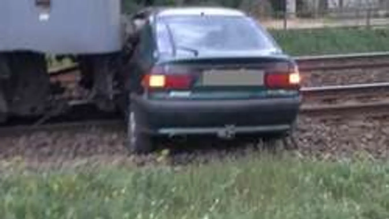 Óriási mázli! Vasúti átjáróban állt le autója, de megmenekült a debreceni férfi!