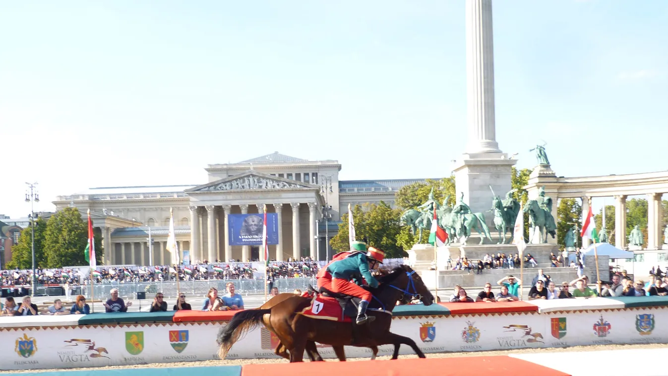 Drámai a Nemzeti Vágtán, mentőt hívtak a versenyzőhöz