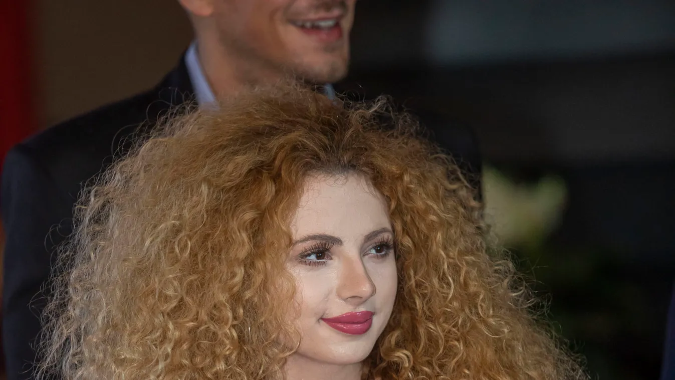 Botrány! Visszaélnek Opitz Barbi nevével!