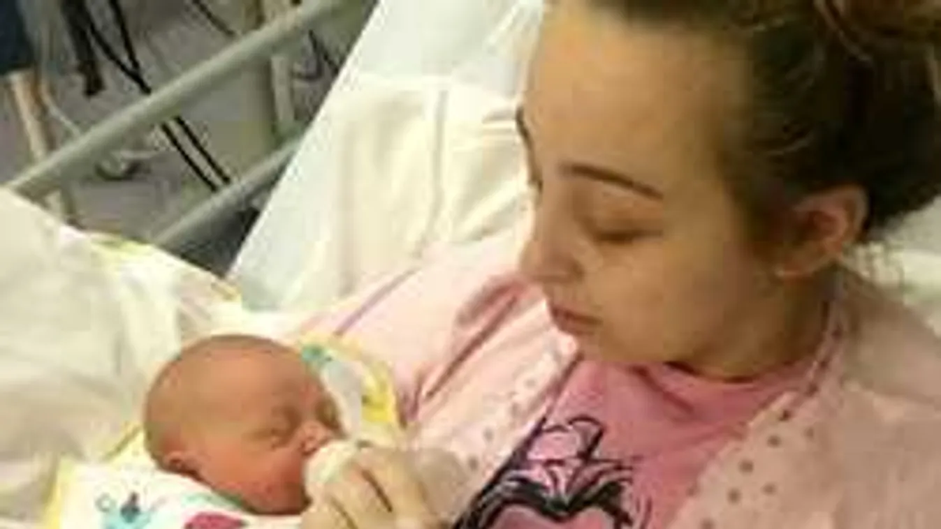 Sokkot kapott a nő, amikor szülés után odaadták neki a kisbabáját