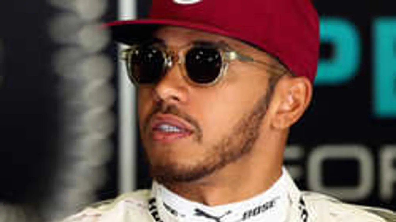 Hoppá! Új frizurával hódít Lewis Hamilton!