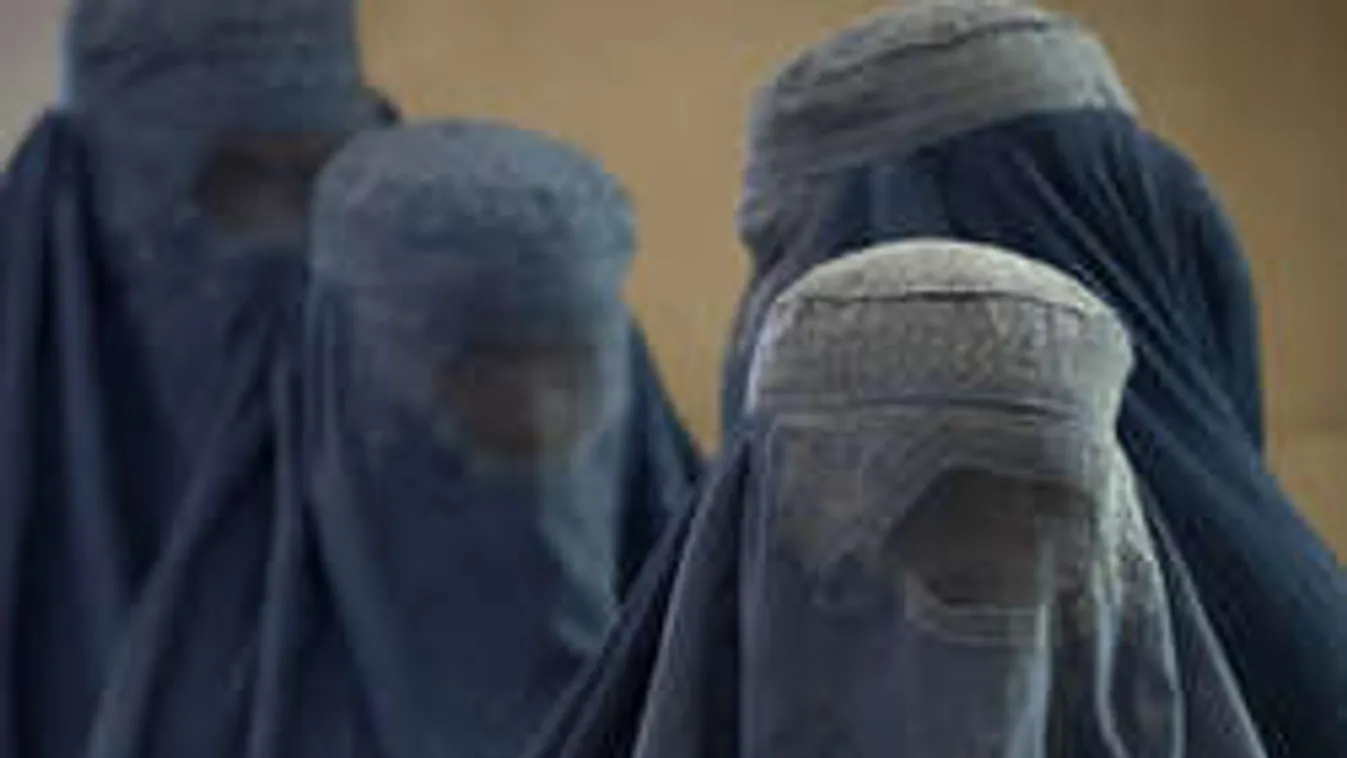 Svájc lépett: 3 millió forint bírság jár a burkáért!