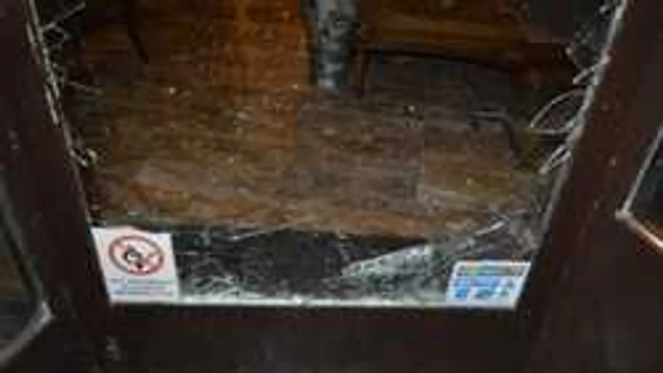 Durva látvány Újbudán: vérben ázó férfihoz hívtak mentőt a rendőrök