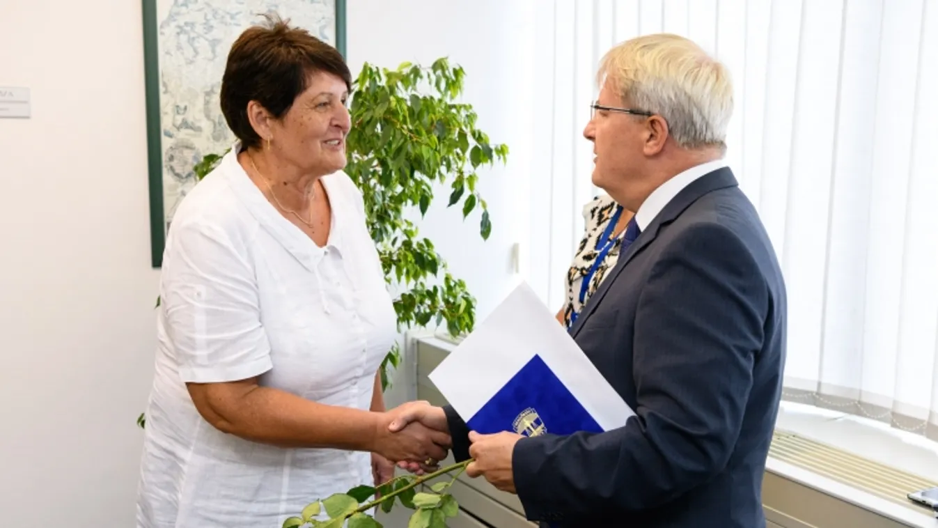 Kopogással mentett életet a segélyhívós operátor